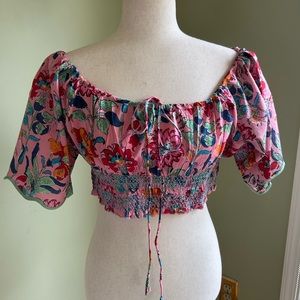 NWT Cella & Flo off/on shoulder cropped floral top. Drawstring neck/gathered